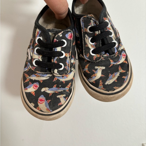 TODDLER VANS/CONVERSE BUNDLE 🤍 - Picture 1 of 8